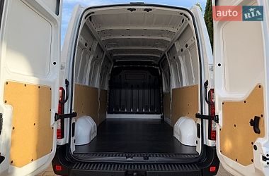 Вантажний фургон Renault Master 2022 в Радивиліві