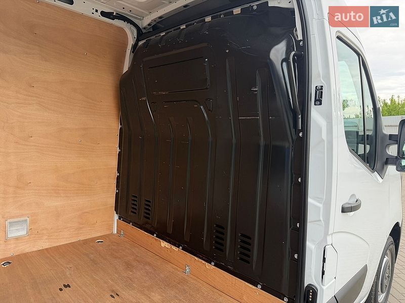 Грузовой фургон Renault Master 2023 в Дубно