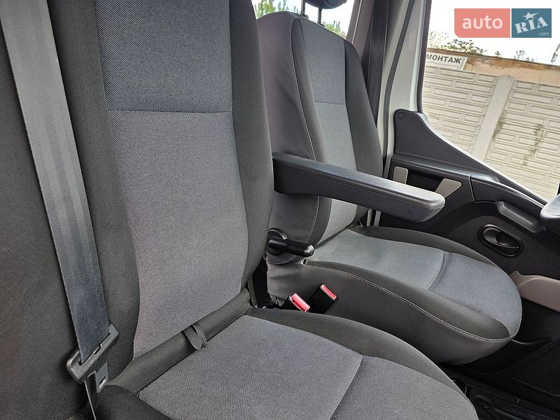 Грузопассажирский фургон Renault Master 2017 в Одессе