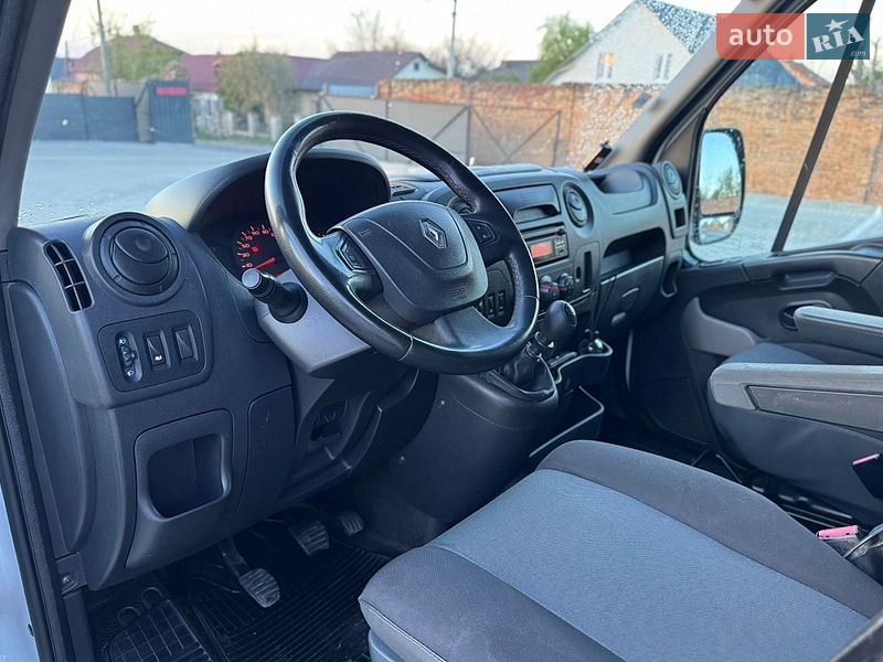 Автовоз Renault Master 2015 в Дубно