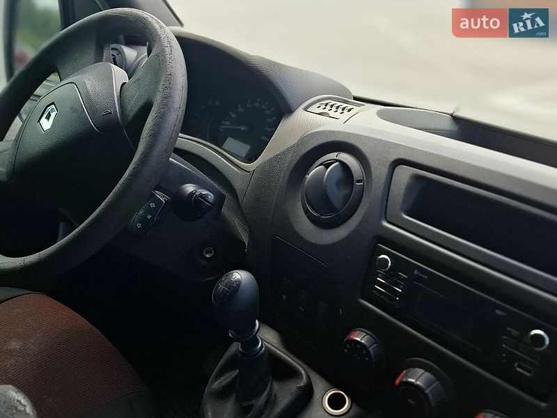Вантажний фургон Renault Master 2015 в Львові