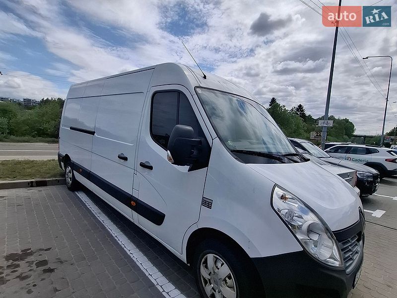 Вантажний фургон Renault Master 2015 в Львові