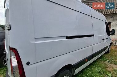 Вантажний фургон Renault Master 2015 в Львові