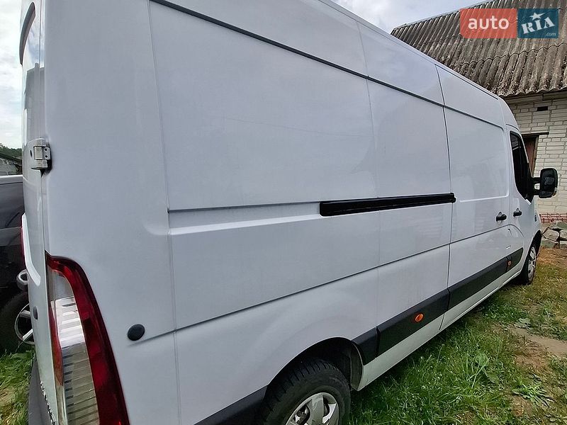 Вантажний фургон Renault Master 2015 в Львові