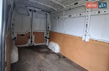 Вантажний фургон Renault Master 2015 в Львові