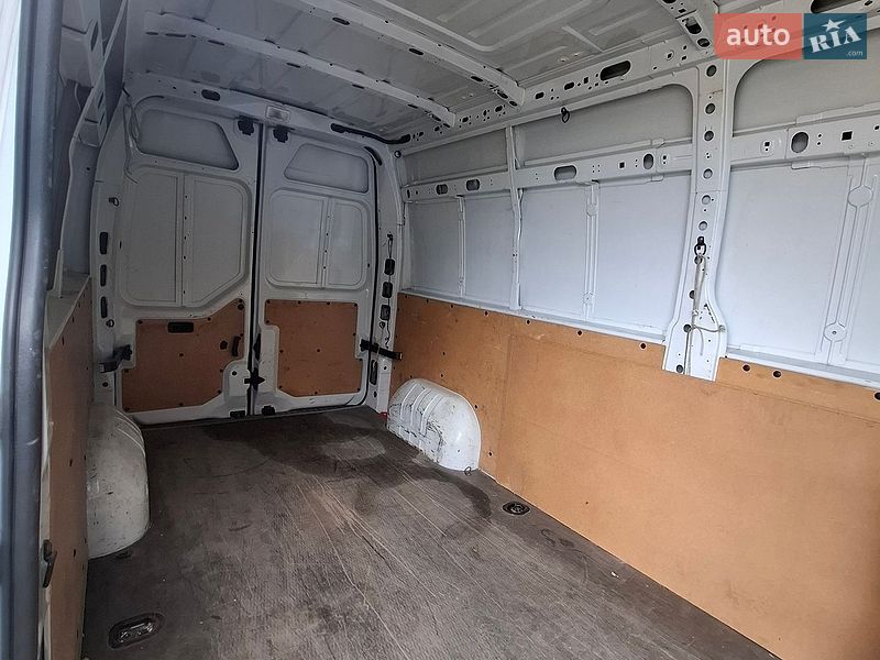 Вантажний фургон Renault Master 2015 в Львові