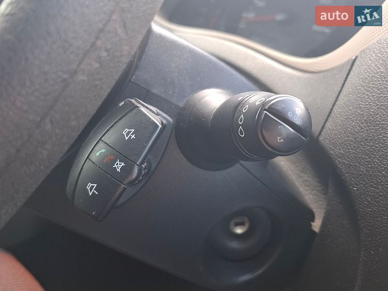 Вантажний фургон Renault Master 2015 в Львові