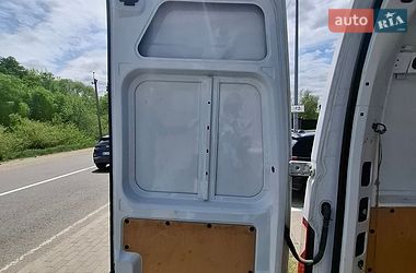 Вантажний фургон Renault Master 2015 в Львові