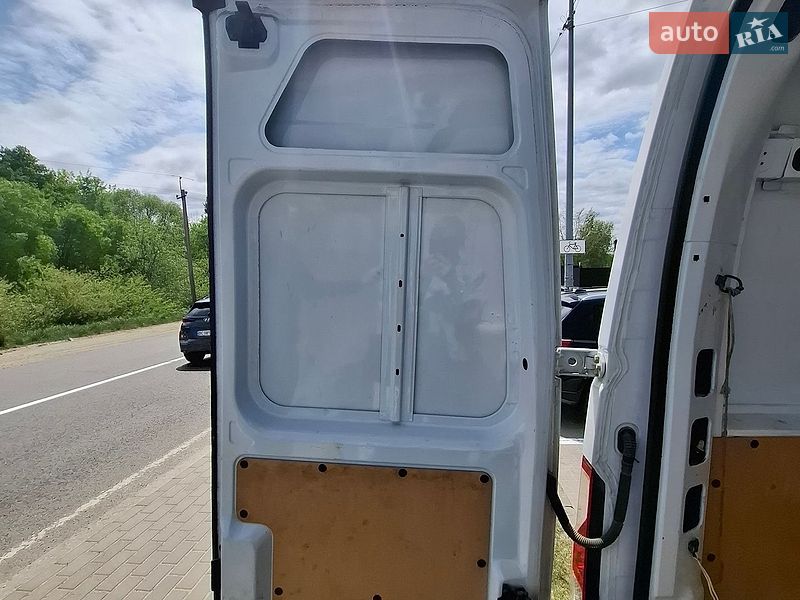 Вантажний фургон Renault Master 2015 в Львові