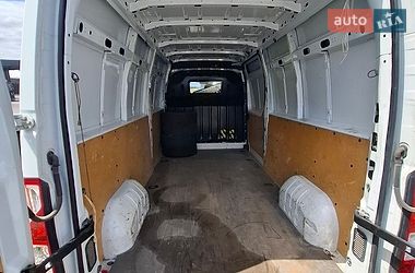 Вантажний фургон Renault Master 2015 в Львові