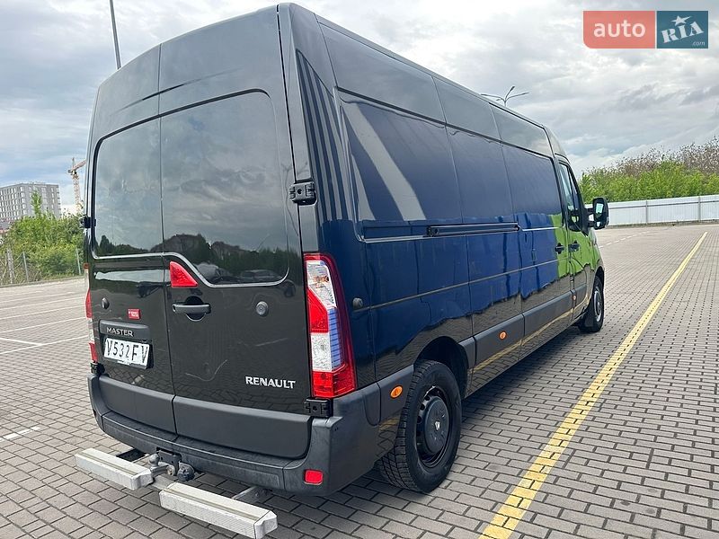 Вантажний фургон Renault Master 2017 в Рівному