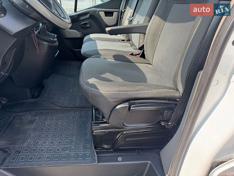 Грузовой фургон Renault Master 2015 в Львове