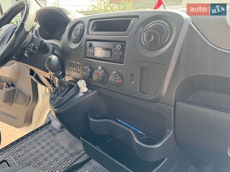 Грузовой фургон Renault Master 2015 в Львове