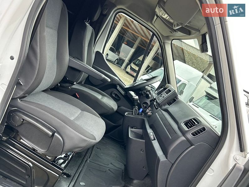 Тентованый Renault Master 2022 в Хусте