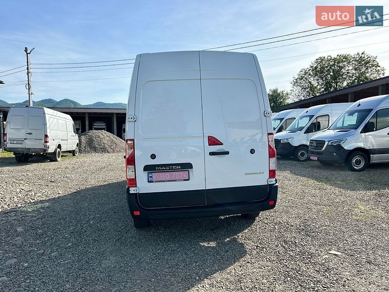 Вантажний фургон Renault Master 2022 в Хусті