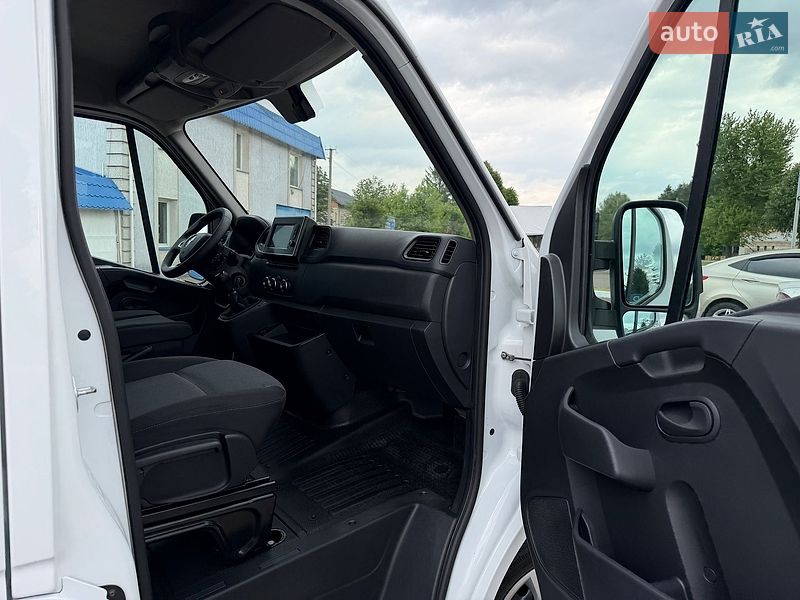 Вантажний фургон Renault Master 2022 в Радивиліві