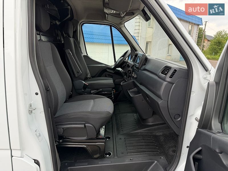 Вантажний фургон Renault Master 2022 в Радивиліві