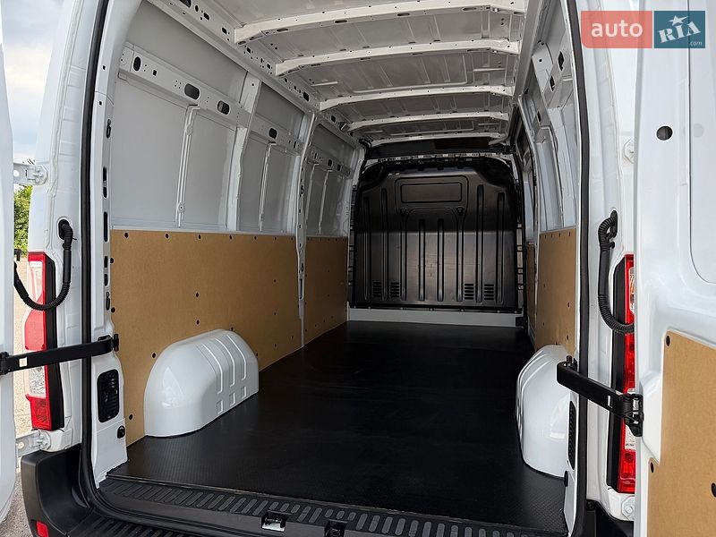 Вантажний фургон Renault Master 2022 в Радивиліві