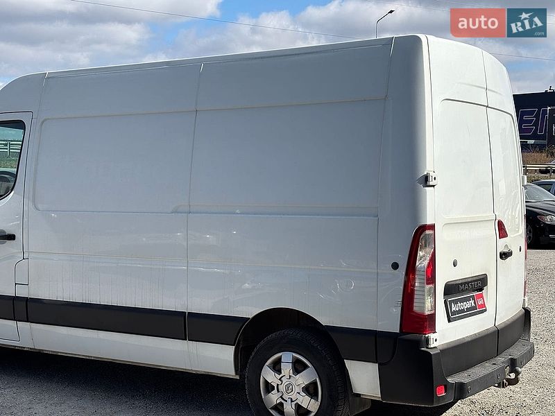 Вантажний фургон Renault Master 2017 в Львові