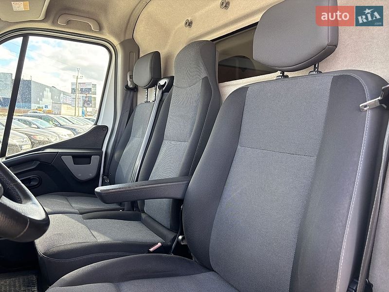 Вантажний фургон Renault Master 2017 в Львові