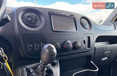 Вантажний фургон Renault Master 2017 в Львові