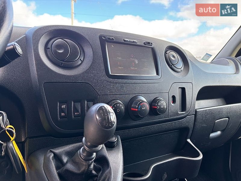 Вантажний фургон Renault Master 2017 в Львові