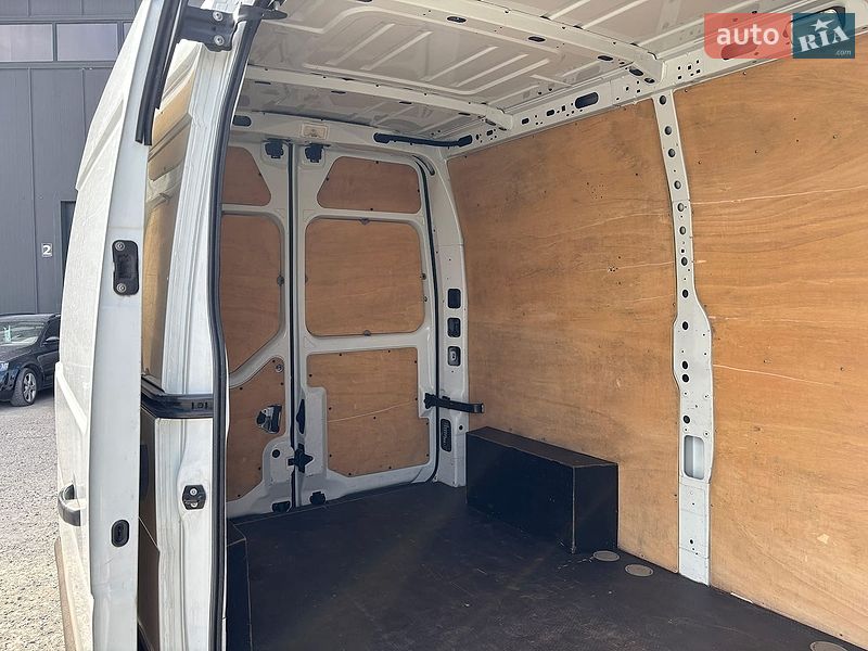 Вантажний фургон Renault Master 2017 в Львові
