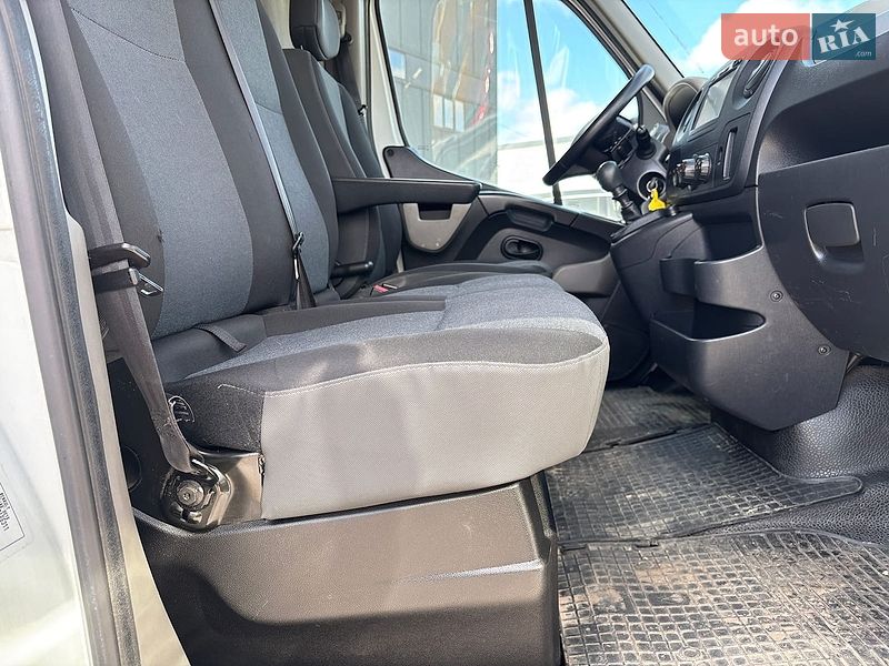Вантажний фургон Renault Master 2017 в Львові