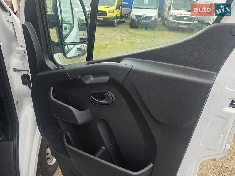 Вантажний фургон Renault Master 2022 в Стрию