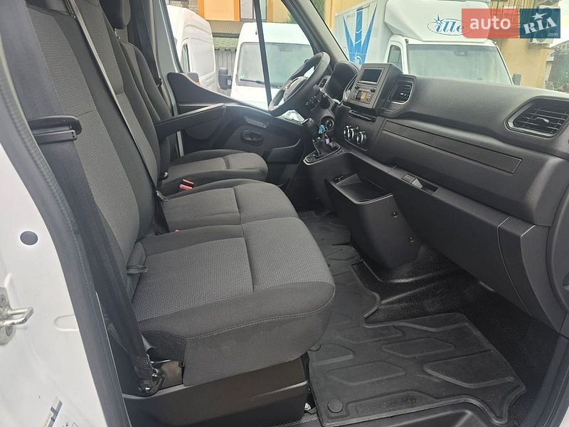 Вантажний фургон Renault Master 2022 в Стрию