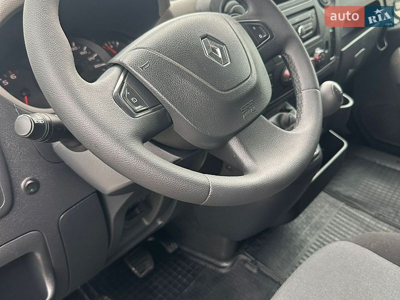 Грузовой фургон Renault Master 2016 в Львове