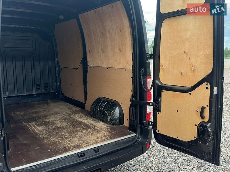 Грузовой фургон Renault Master 2016 в Львове