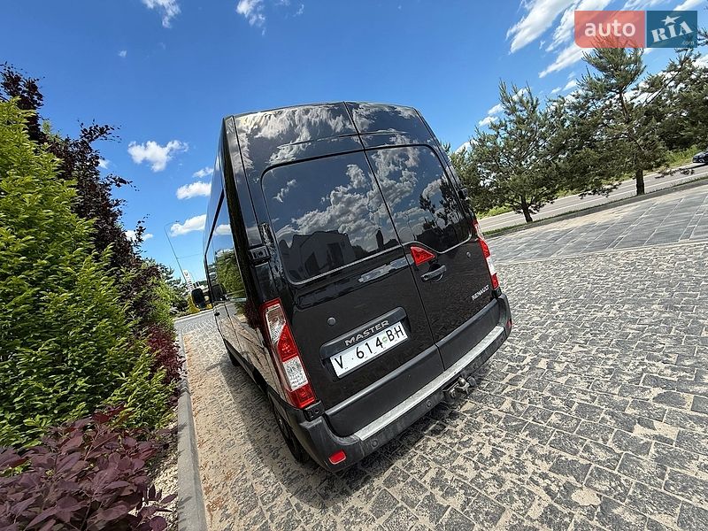 Вантажний фургон Renault Master 2016 в Львові