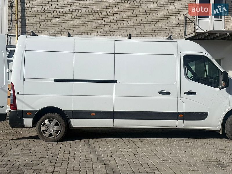 Грузовой фургон Renault Master 2015 в Львове