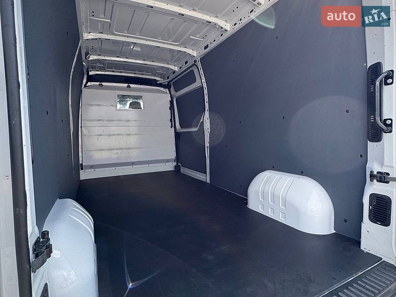 Грузовой фургон Renault Master 2022 в Киеве