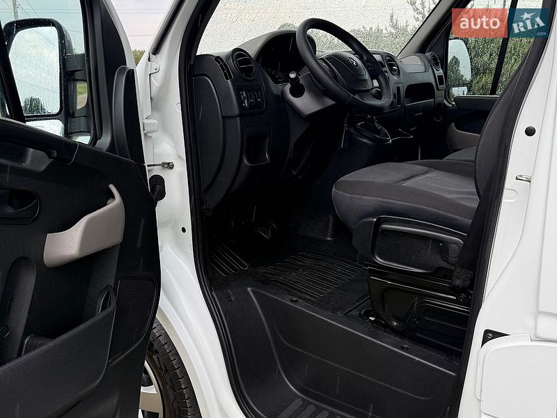 Вантажний фургон Renault Master 2017 в Львові