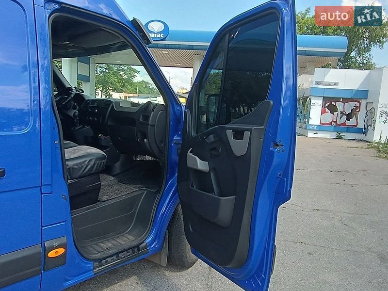 Вантажний фургон Renault Master 2016 в Дніпрі