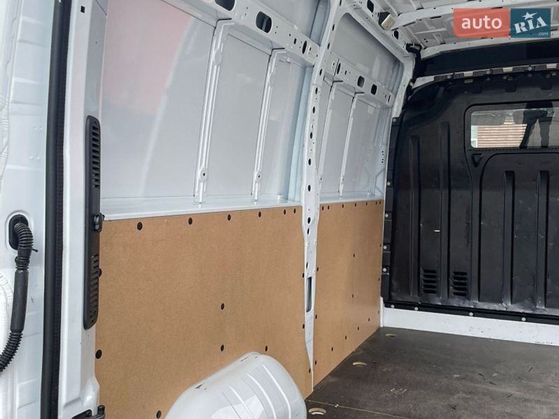 Грузовой фургон Renault Master 2022 в Луцке