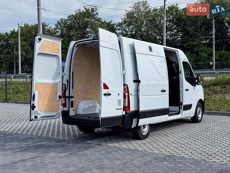Вантажний фургон Renault Master 2022 в Рівному