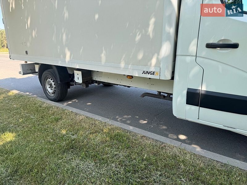 Грузовой фургон Renault Master 2015 в Львове