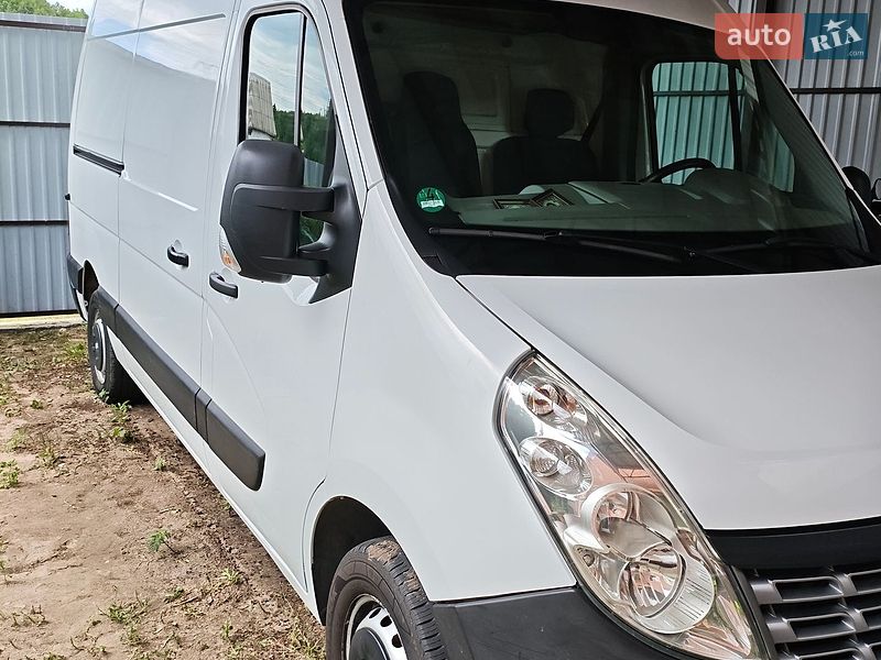 Вантажний фургон Renault Master 2014 в Зміїві