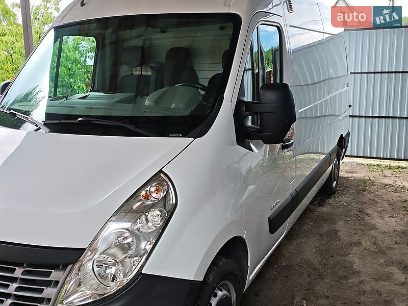 Вантажний фургон Renault Master 2014 в Зміїві