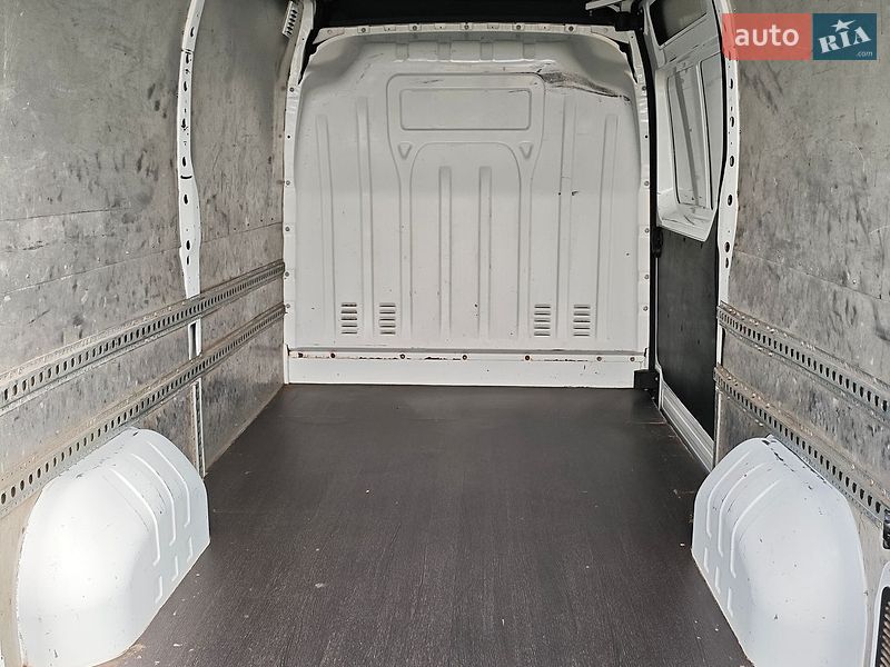 Вантажний фургон Renault Master 2014 в Зміїві