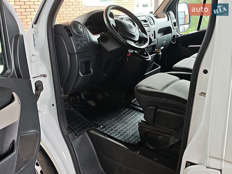 Вантажний фургон Renault Master 2014 в Зміїві
