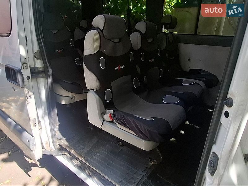 Мінівен Renault Master 2003 в Мукачевому