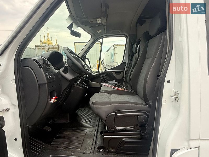 Вантажопасажирський фургон Renault Master 2017 в Ковелі