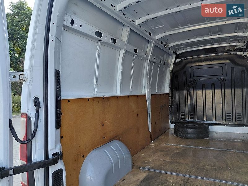 Вантажний фургон Renault Master 2020 в Івано-Франківську