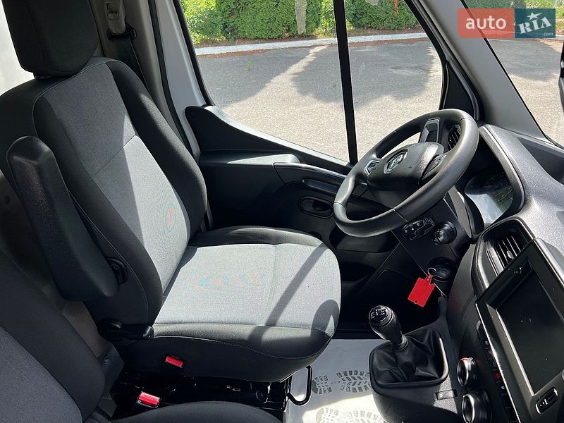 Вантажний фургон Renault Master 2023 в Дубні