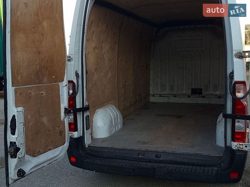 Вантажний фургон Renault Master 2012 в Кам'янець-Подільському