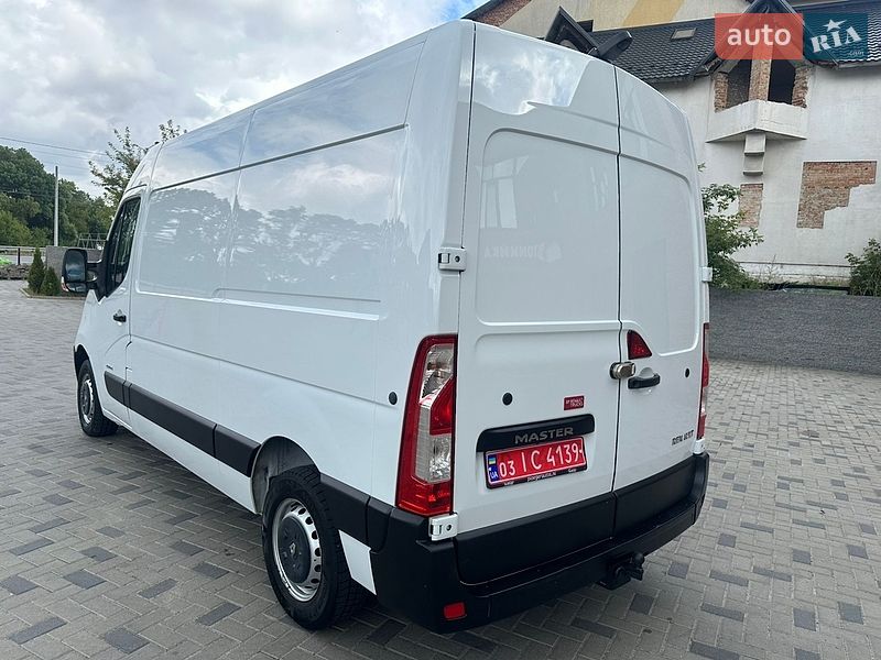 Грузовой фургон Renault Master 2015 в Ровно